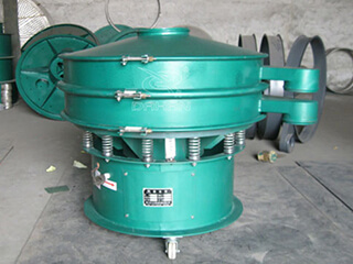 是在支撐座,可以自由移動,配合起來,完美的處理一條生產線,也可叫做移動篩分輸送一體機。